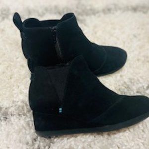 Kids TOMS Black Wedge Size 1